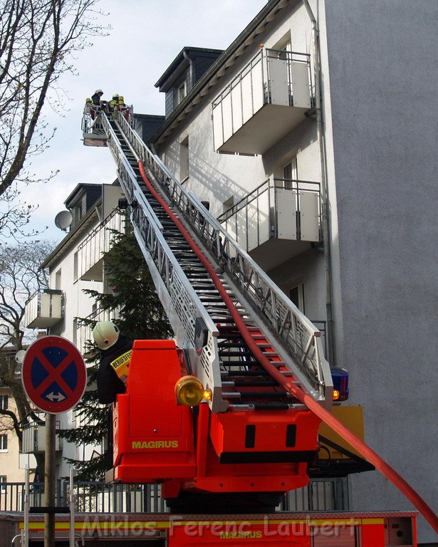 Dachgeschossbrand Koeln Muelheim Duennwalderstr  105.JPG